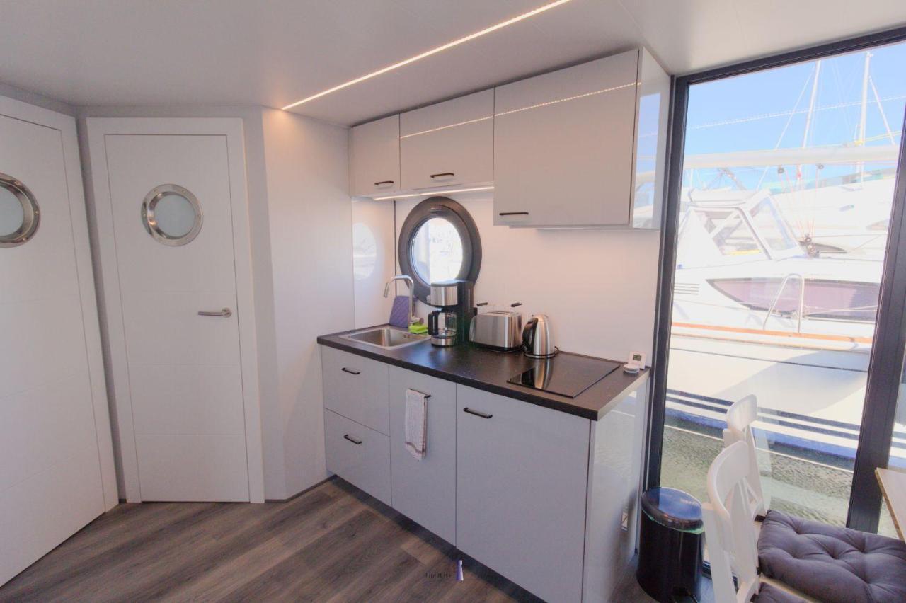 Hausboot Fjord Lacerta Mit Dachterrasse In Wendtorf Exterior photo